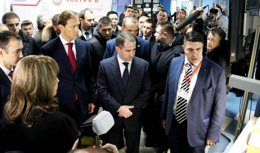 Министр промышленности и торговли РФ Д.В. Мантуров посетил стенд «АБС Электро» 